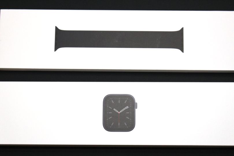 Apple WatchSeries6の本体とベルト