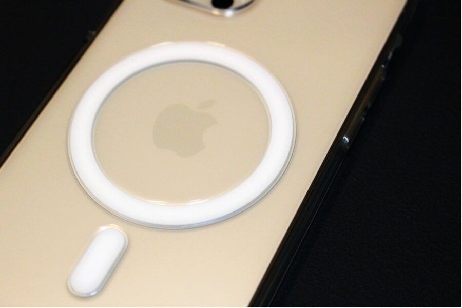 MagSafe対応『iPhone12Pro・iPhone12』Apple純正クリアケース本体装着後のマグネット部分のアップ画像