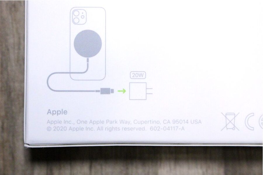 iPhone12シリーズ(無印・mini・Pro:Max）のApple MagSafe充電器外箱20Wの案内