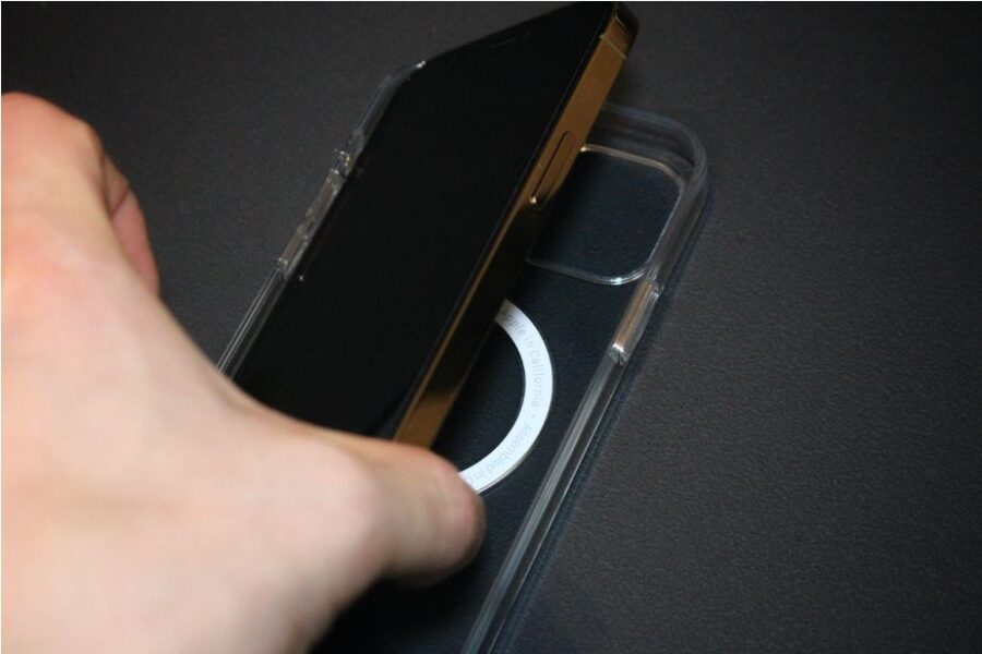 MagSafe対応『iPhone12Pro・iPhone12』Apple純正クリアケース音量ボタン側からはめ込む
