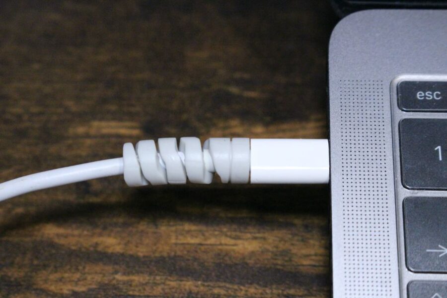iPhone12シリーズ(無印・mini・Pro:Max）のApple MagSafe充電器コードを断線ガード2