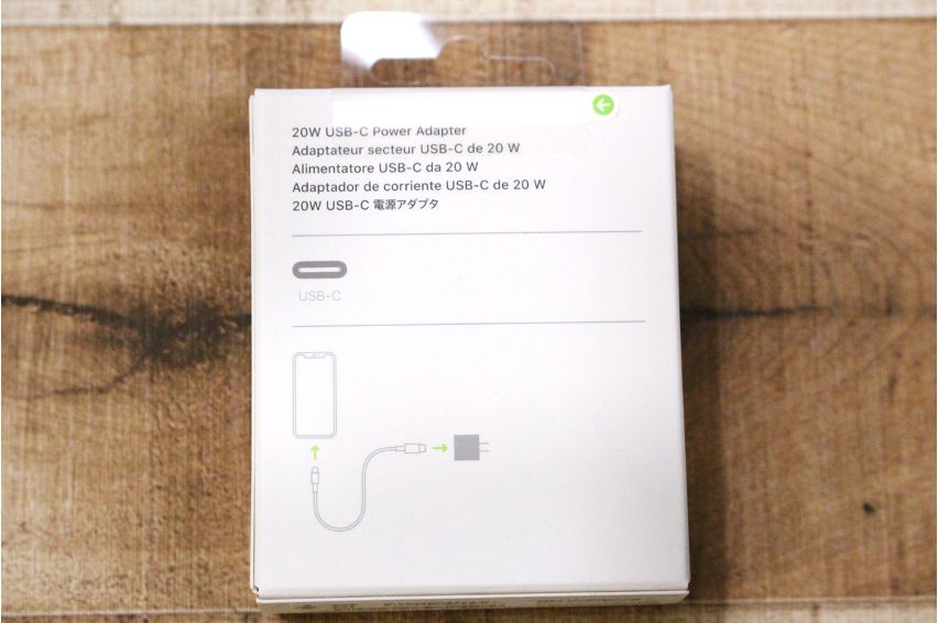 Apple純正 20W USB-C 充電器の外箱裏