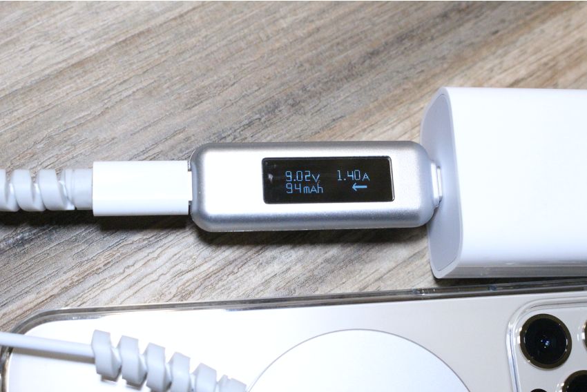 Apple純正 20W USB-CでiPhone12Proをケース有りでMagSagfe充電時のワット数