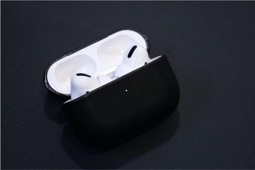 NOMAD Rugged Case AirPods Pro装着後