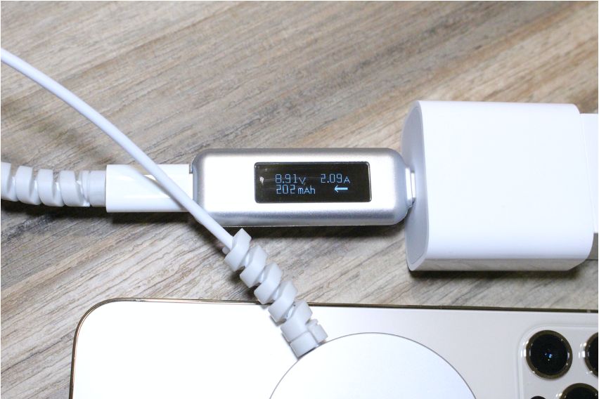 Apple純正 20W USB-CでiPhone12Proをケース無しでMagSagfe充電時のワット数