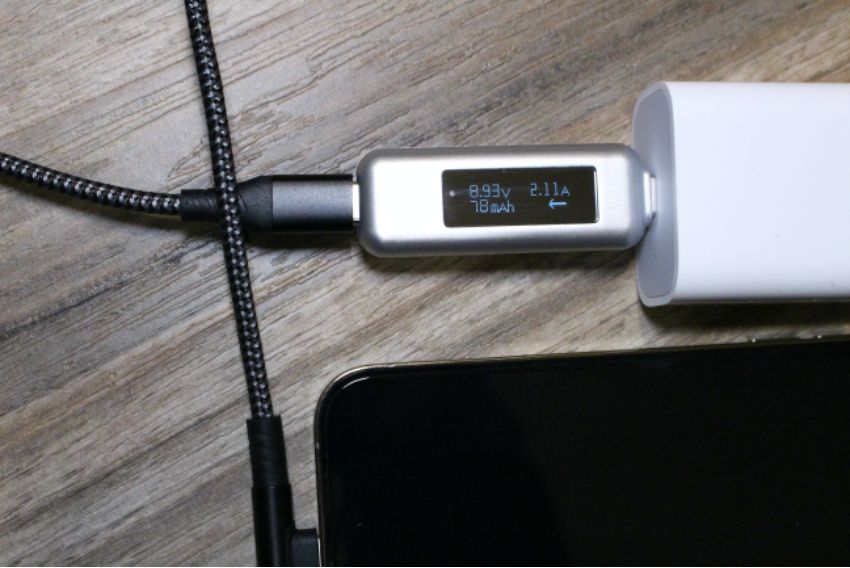 Apple純正 20W USB-CでiPhone12ProをLightningで給電したときのワット数