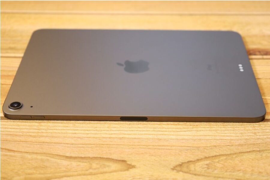 iPad Air 4(2020)本体右側の音量のある部分