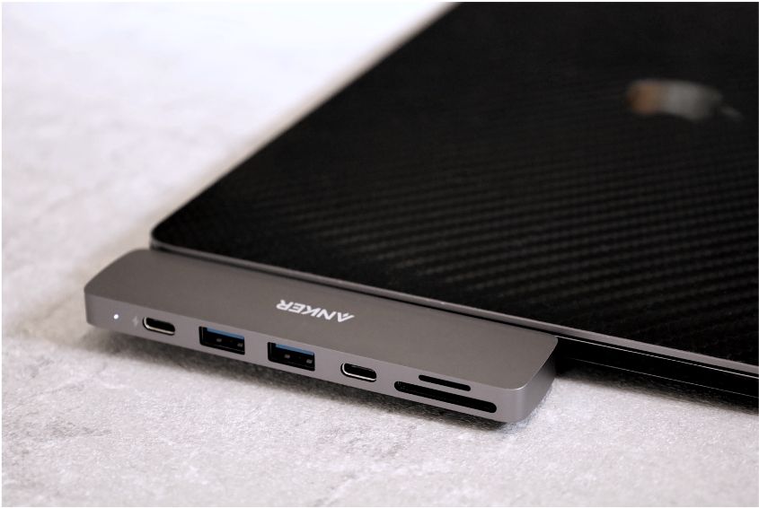 Anker PowerExpand Direct 7-in-2 USB-C PDを使用