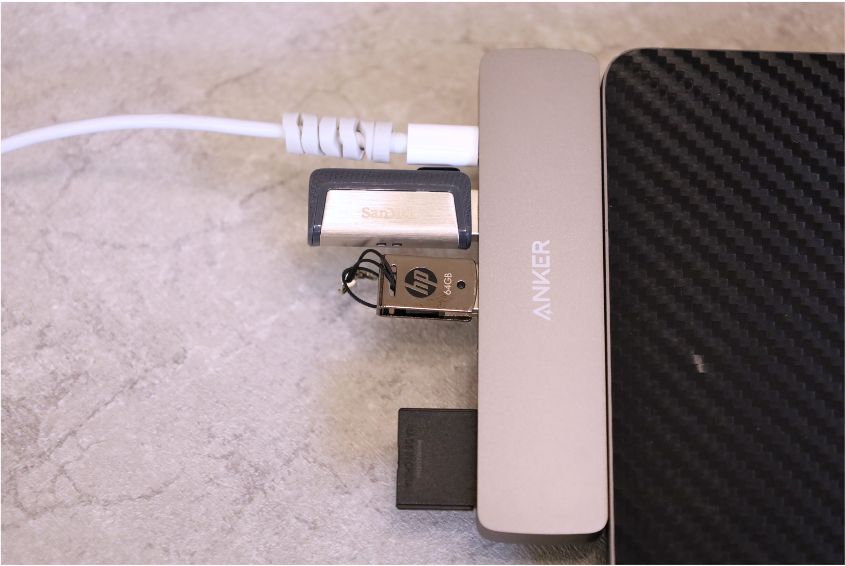 Anker PowerExpand Direct 7-in-2 USB-C PDのポートを使用