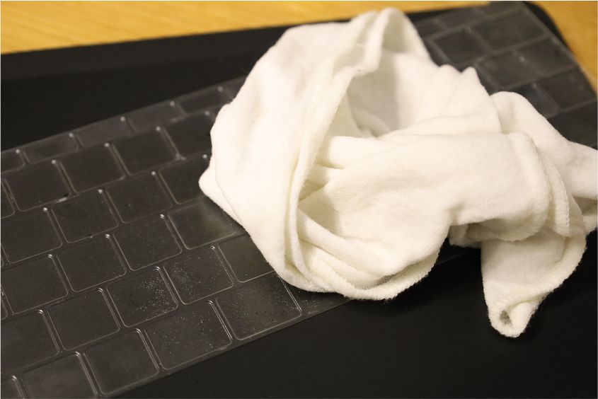 moshi ClearGuard MacBook用キーボードカバーのメンテナンス方法最初は拭き掃除