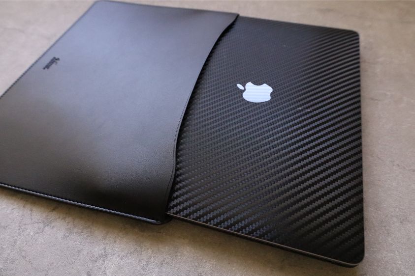 エレコムMacBook Air:Pro用のレザースリーブのPCを出すのも難しくない
