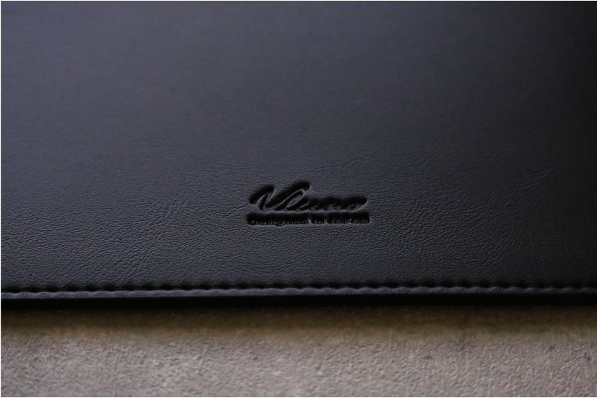 エレコムMacBook Air:Pro用のレザースリーブの体外観デザイン表面ロゴ