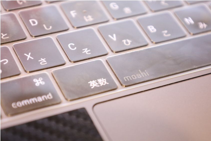 moshi ClearGuard MacBook用キーボードカバーの装着時明るいところ
