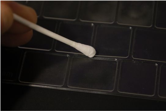 moshi ClearGuard MacBook用キーボードカバーのメンテナンス方法綿棒でテープ痕を取る